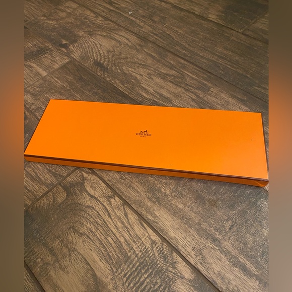 Hermes Gift Tie Box, lid only Authentic, 15” x 5” x 1” - Picture 3 of 5
